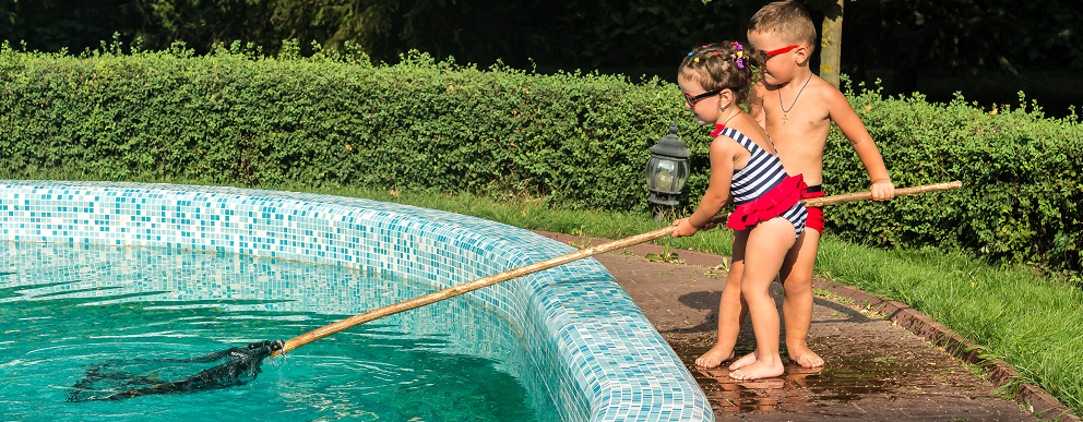 kids-cleaning-pool